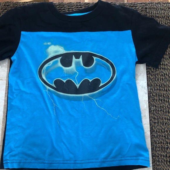 Boys two piece 5-6 Batman T-shirt & size 4 pants - Picture 2 of 7